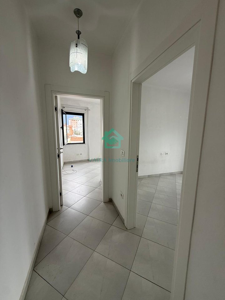 Apartament 2+1 +2 Për Shitje në Tregu Elektrik, Tiranë - 205,000 Lekë| 106 m²