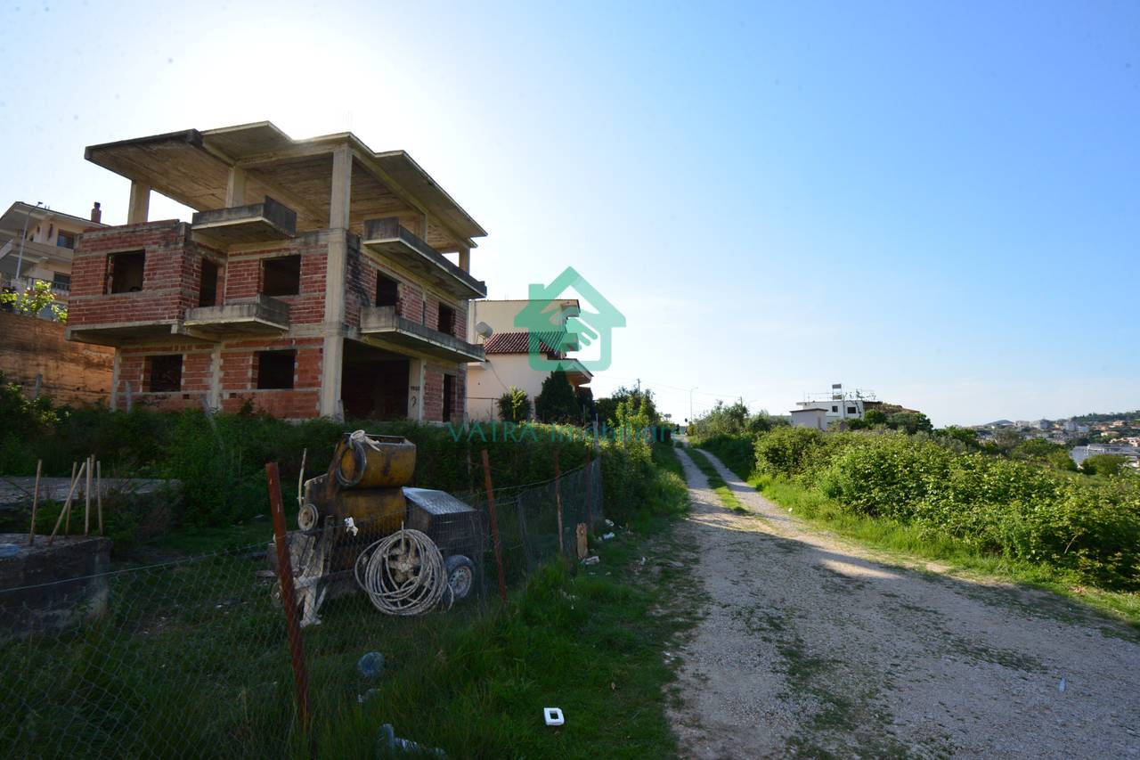 Shitet Shtëpi 3-Katëshe – Çollak, pranë Liqenit të Farkës
