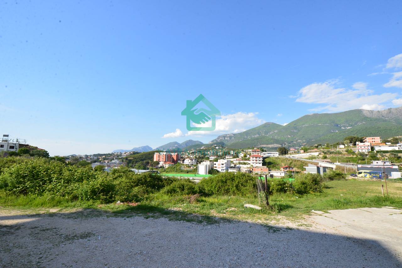 Shitet Shtëpi 3-Katëshe – Çollak, pranë Liqenit të Farkës