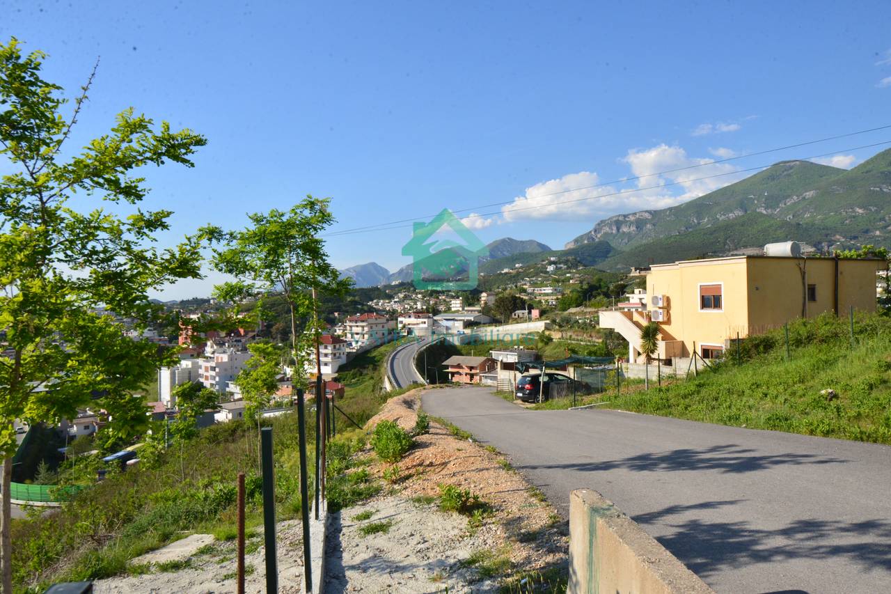 Shitet Shtëpi 3-Katëshe – Çollak, pranë Liqenit të Farkës