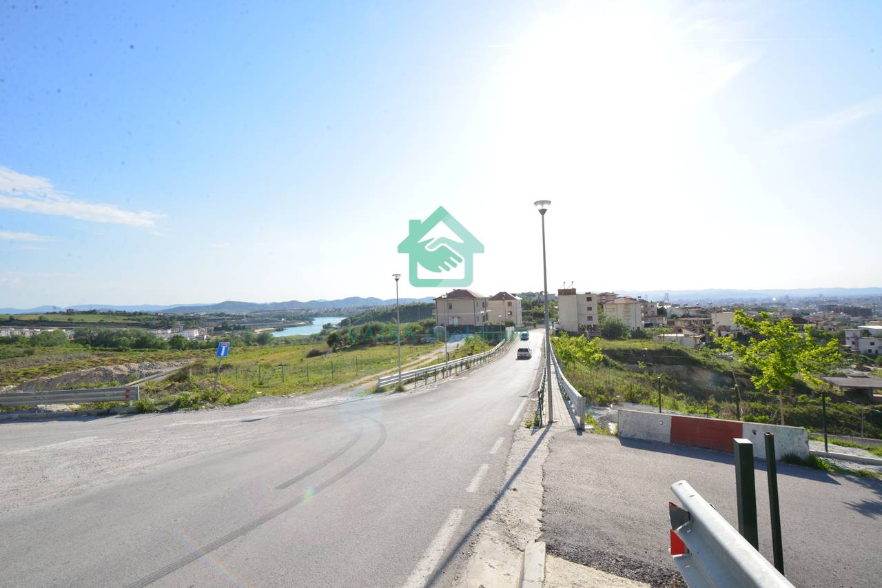 Shitet Shtëpi 3-Katëshe – Çollak, pranë Liqenit të Farkës