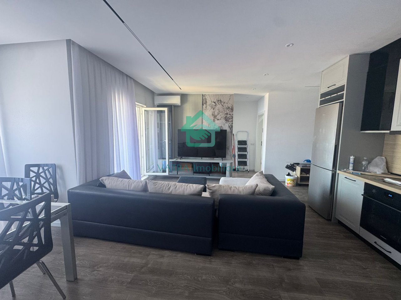 Apartament 2+1 Me Qira tek Kompleksi Kontakti në 21 Dhjetori, Tiranë - 750.000 lekë