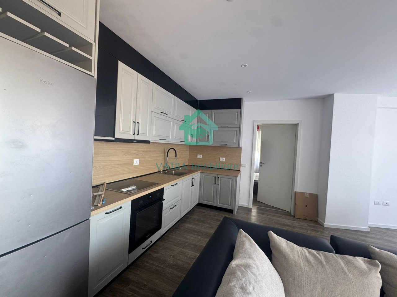 Apartament 2+1 Me Qira tek Kompleksi Kontakti në 21 Dhjetori, Tiranë - 750.000 lekë