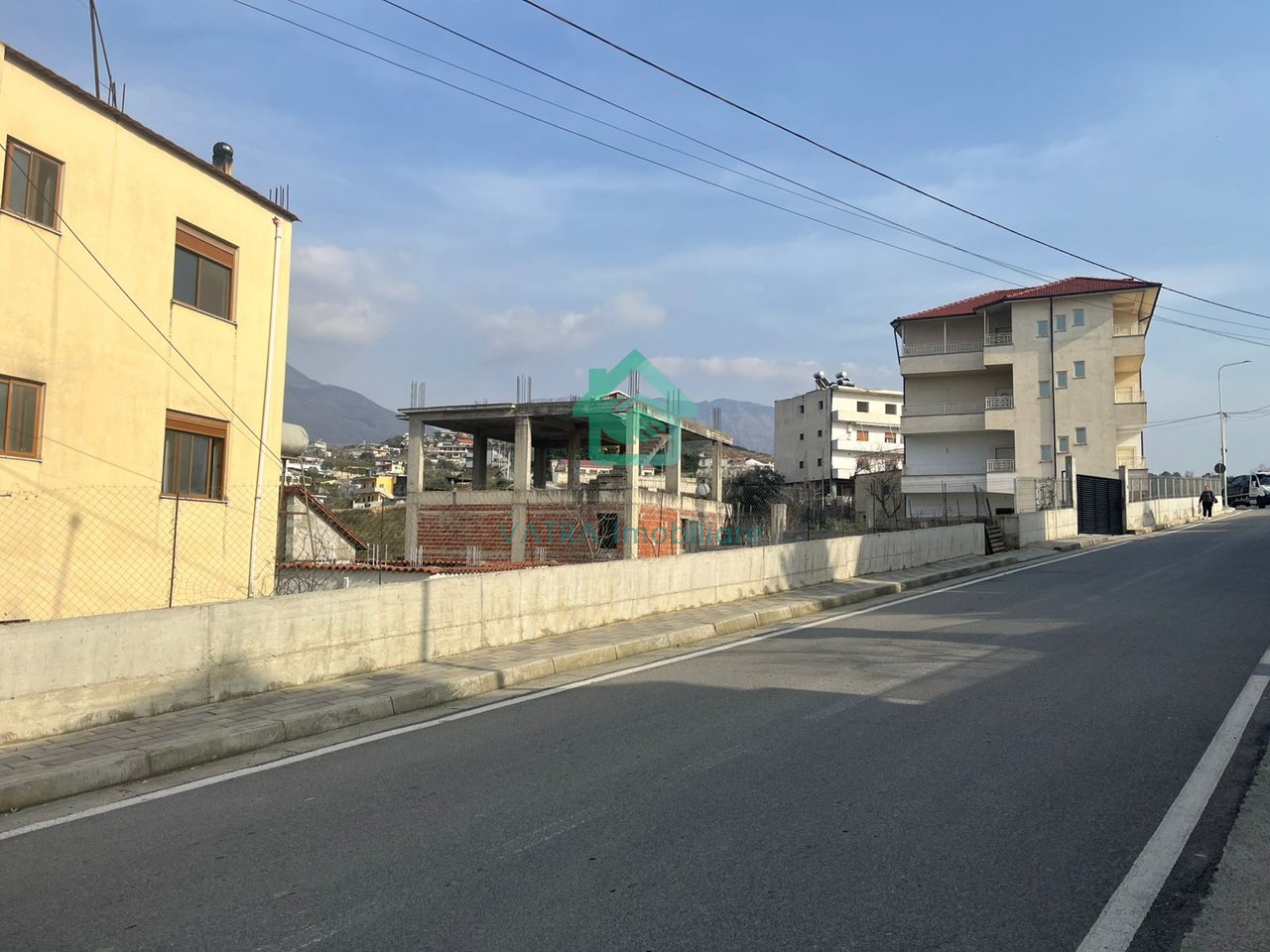 Shitet Shtëpi 3-Katëshe – Çollak, pranë Liqenit të Farkës