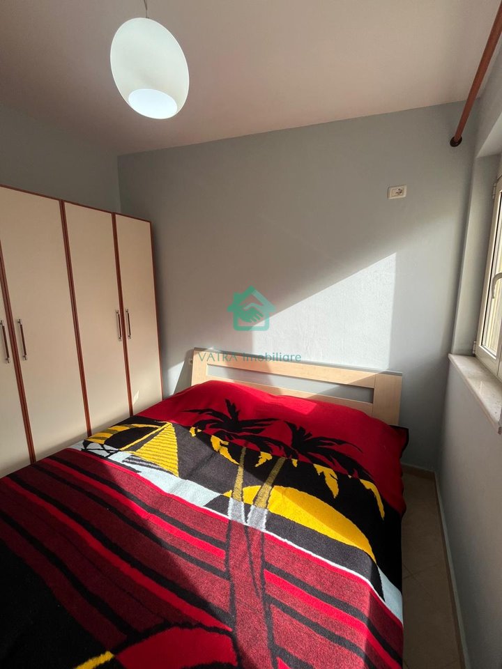 Shitet Apartament 3+1 me oborr tek Gjiri i Lalezit