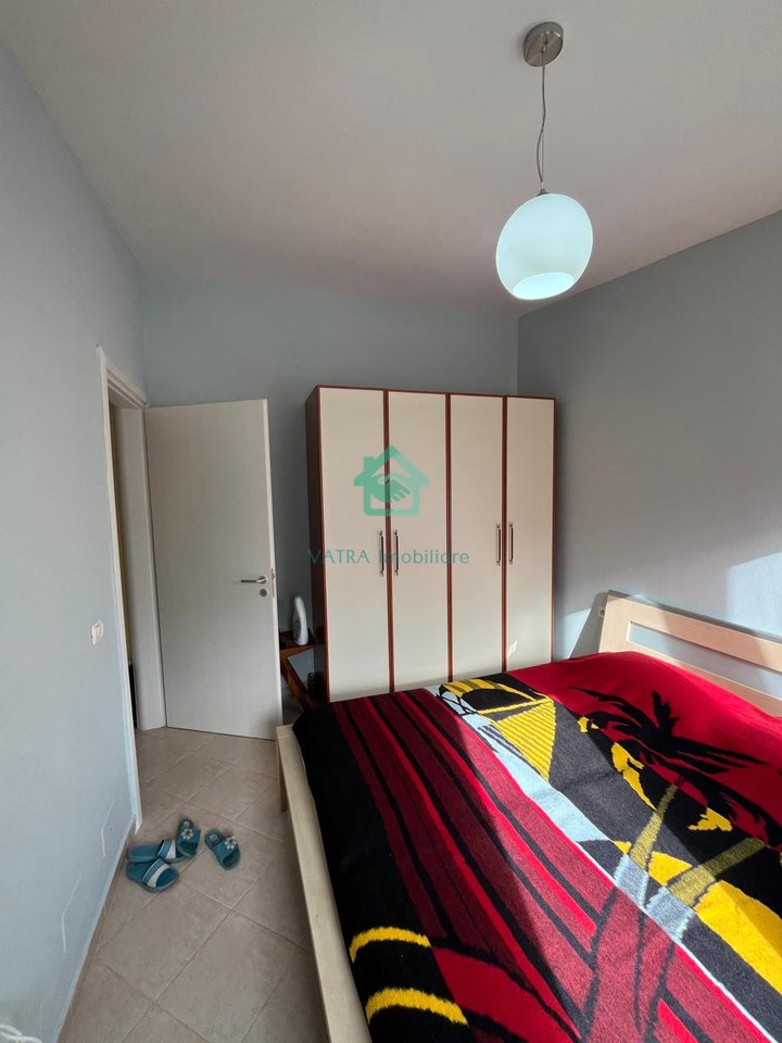 Shitet Apartament 3+1 me oborr tek Gjiri i Lalezit