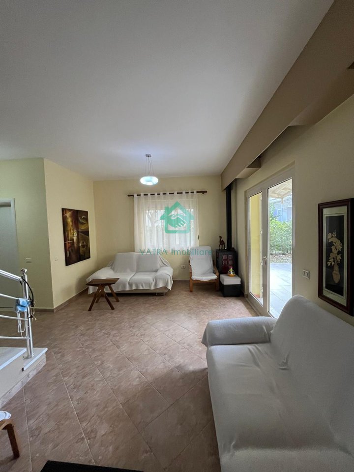 Shitet Apartament 3+1 me oborr tek Gjiri i Lalezit