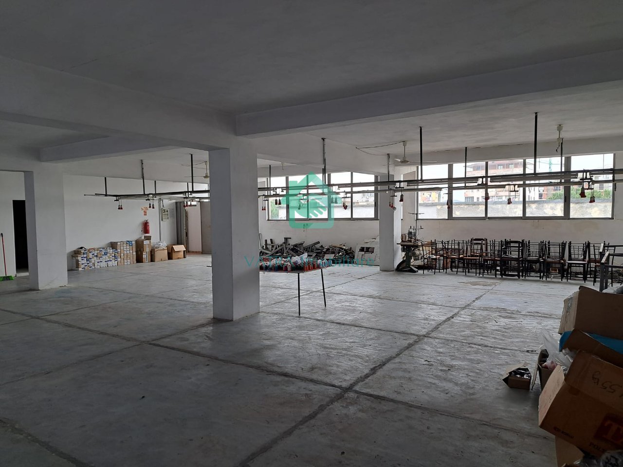 Magazinë 3-katëshe Me Qira në Rruga Siri Kodra, Tiranë - 4500€ | 820 m²