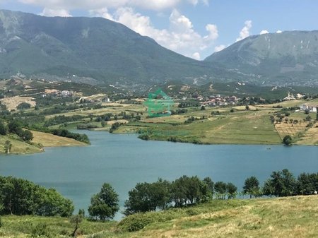 Shitet Shtëpi 3-Katëshe – Çollak, pranë Liqenit të Farkës