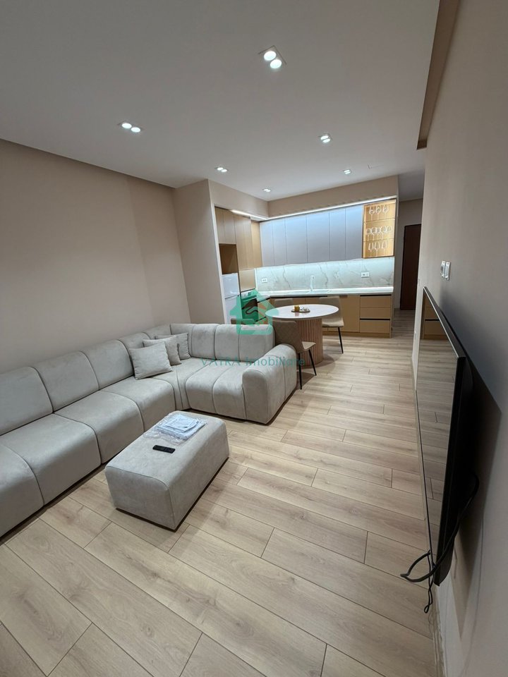Apartament 2+1+2 +post parkimi Me Qira në Vizion Plus, Tiranë - 1 milion lekë | 110 m²