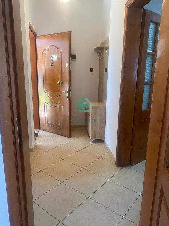 Apartament 1+1 Me Qira në Restorant Durrësi, Tiranë - 50.000 Lekë/muaj