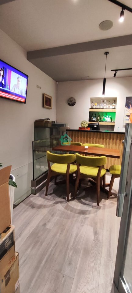 Ambient Biznesi Me Qira në Sheshin Willson, Tiranë - 80.000 Lekë/muaj | 80 m²