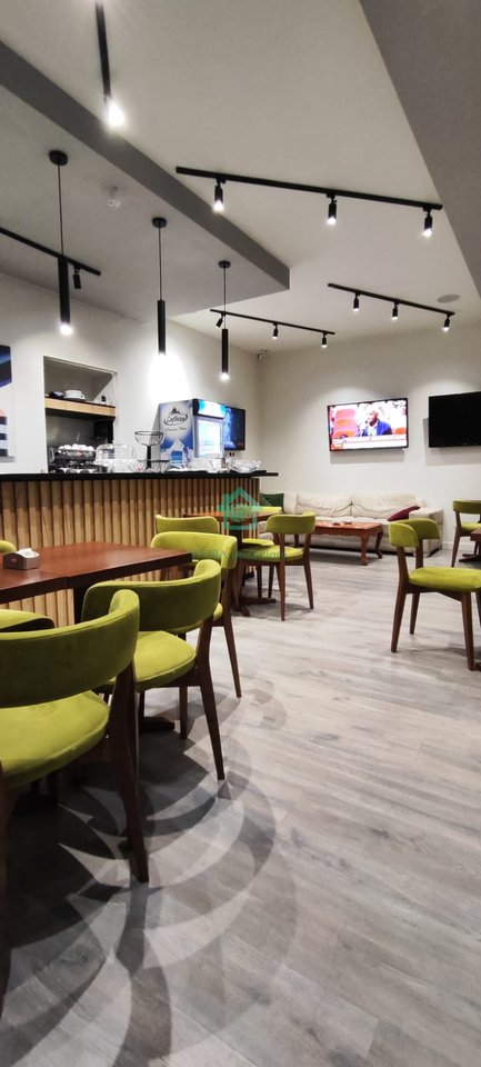 Ambient Biznesi Me Qira në Sheshin Willson, Tiranë - 80.000 Lekë/muaj | 80 m²