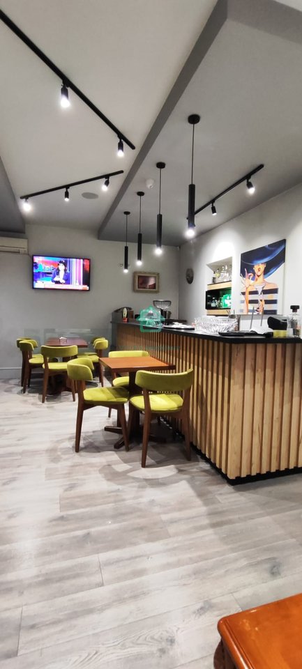 Ambient Biznesi Me Qira në Sheshin Willson, Tiranë - 80.000 Lekë/muaj | 80 m²