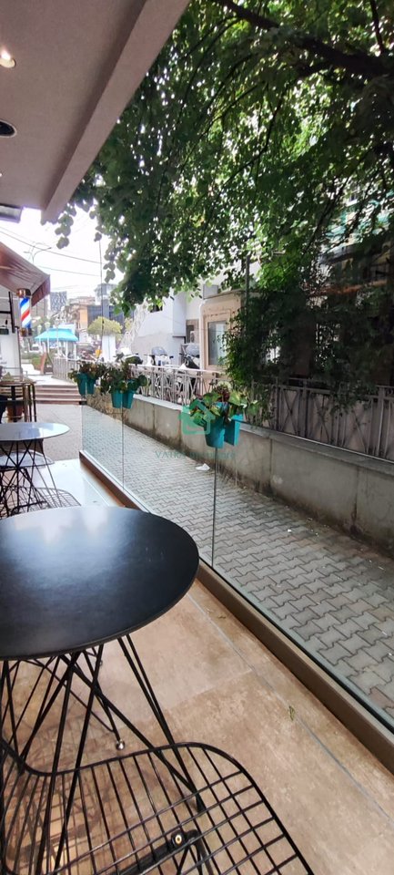 Ambient Biznesi Me Qira në Sheshin Willson, Tiranë - 80.000 Lekë/muaj | 80 m²