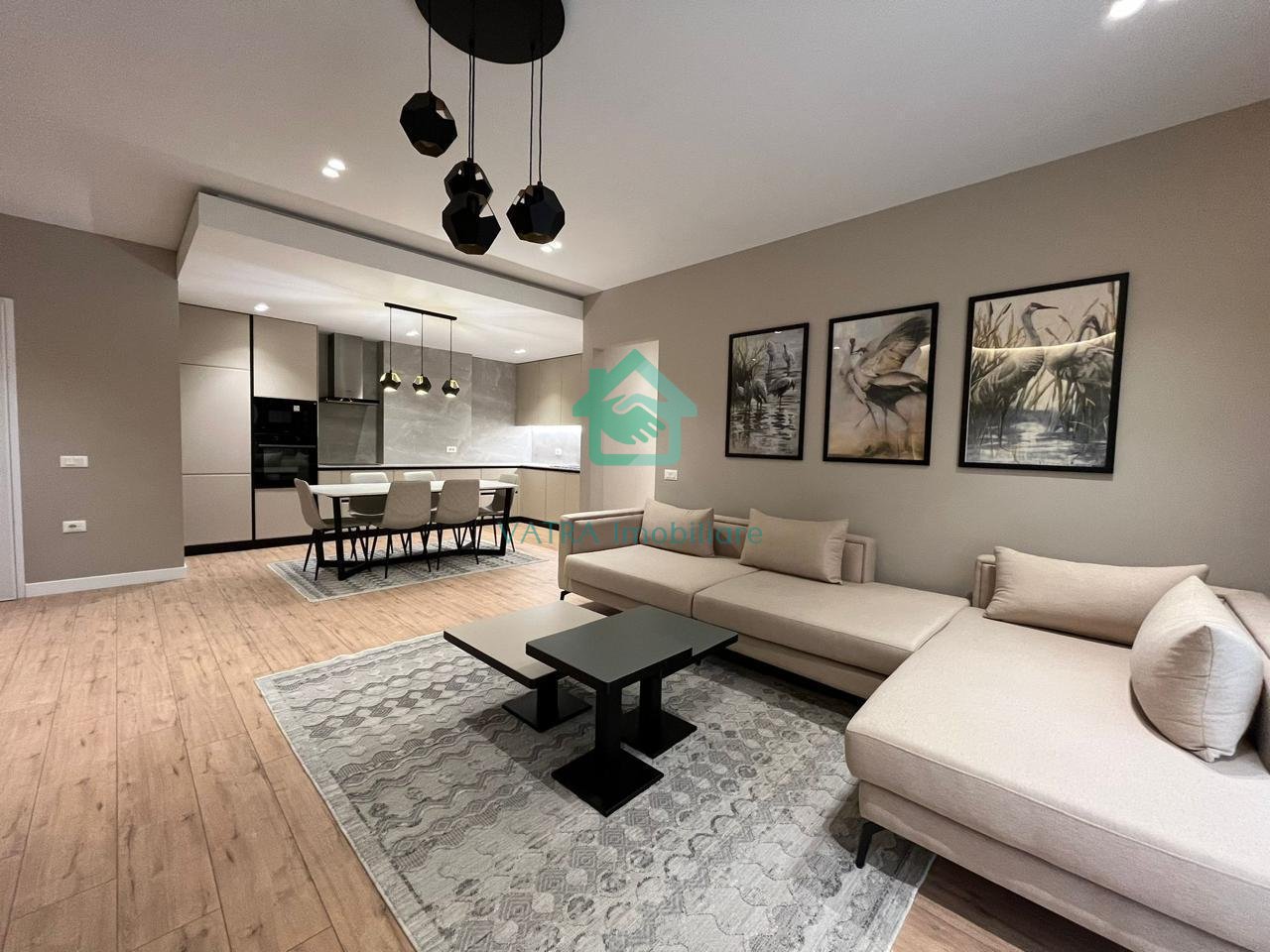 Apartament 2+1+2 + Post parkimi  Me Qira në Kopshtin Botanik Zoologjik, Tiranë - 1150€ | 2+1+2
