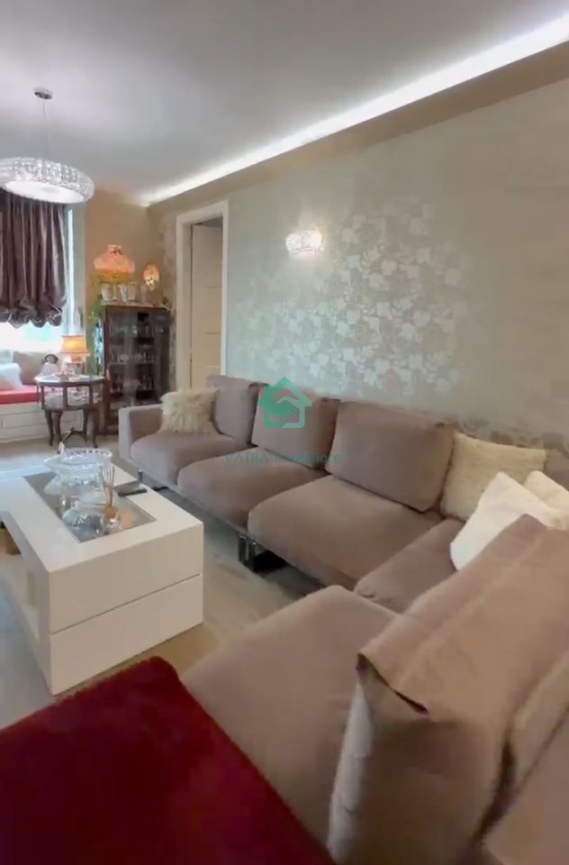 Apartament 3+1+kuzhinë e veçuar Për Shitje në Komunën e Parisit, Tiranë - 367,000€ | 131 m²