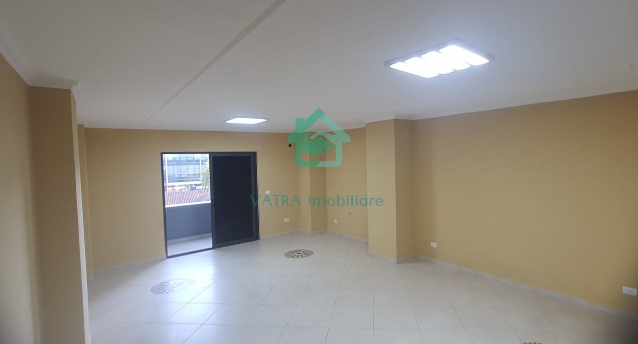 Ambient zyre Për Shitje në Qendër afër sheshit "Skenderbej" ,Tiranë - 11.000.000 Lekë neto| 160m²