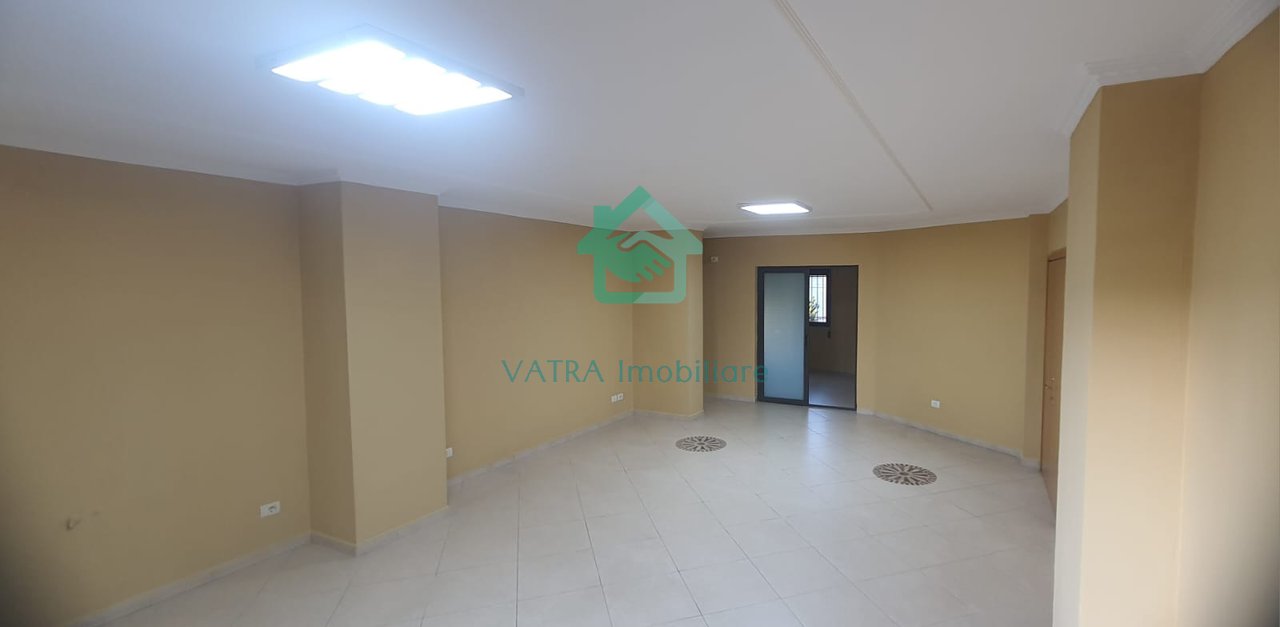 Ambient zyre Për Shitje në Qendër afër sheshit "Skenderbej" ,Tiranë - 11.000.000 Lekë neto| 160m²
