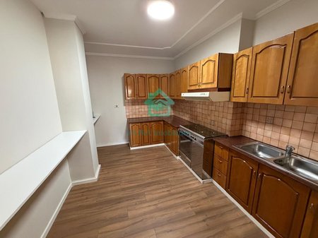 Ambient Biznesi Me Qira në Sheshi Willson, Tiranë - 1800€/neto| 178 m²