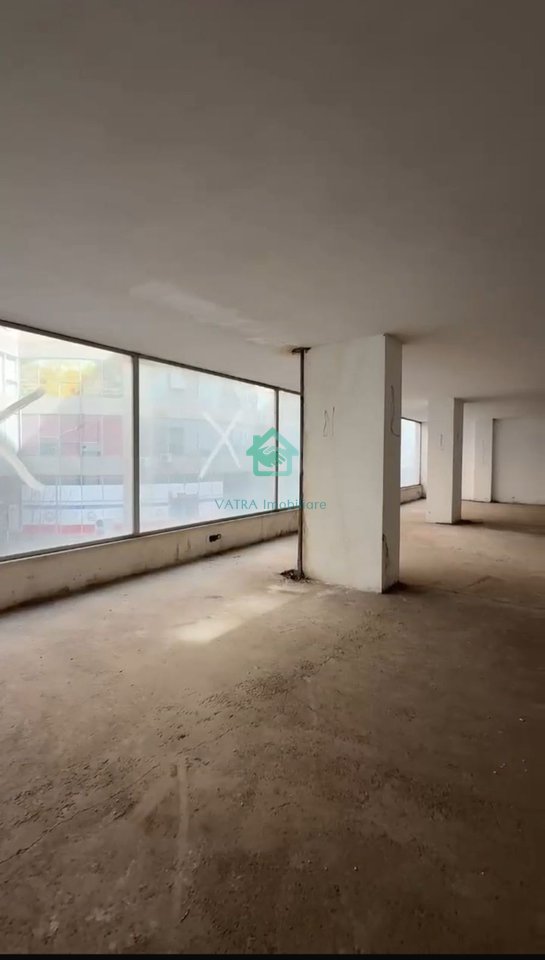 Njësi Biznesi në Shitje në Astir, Tiranë - 684,000€ | 570 m²