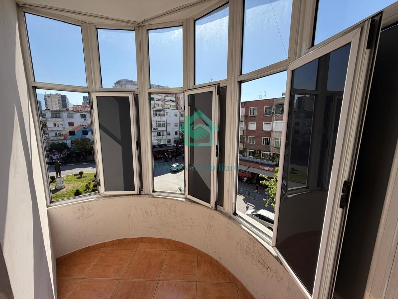 Business Premises for Rent in Willson Square, Tirana - 1800€/net | 178 m²