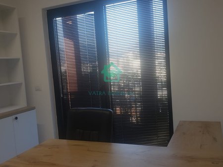 Ambient Biznesi Me Qira  Garden Building tek 21 Dhjetori, Tiranë – 1000€ neto | 124 m²