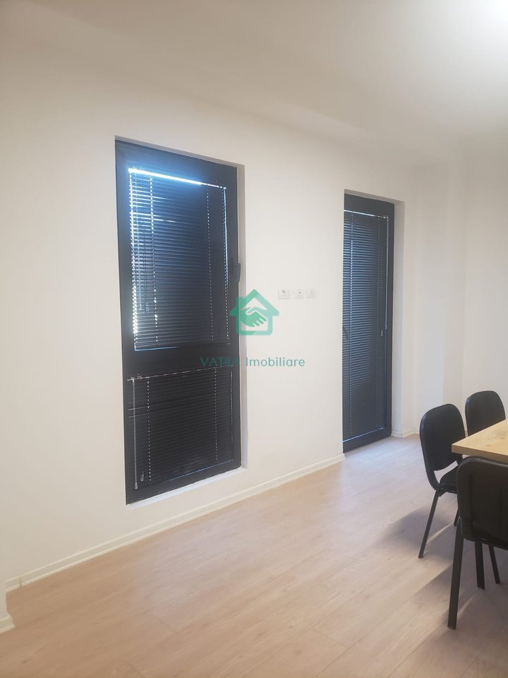Ambient Biznesi Me Qira  Garden Building tek 21 Dhjetori, Tiranë – 1000€ neto | 124 m²