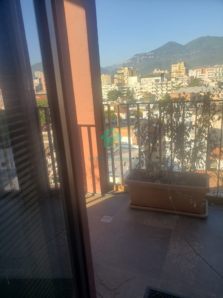 Ambient Biznesi Me Qira  Garden Building tek 21 Dhjetori, Tiranë – 1000€ neto | 124 m²