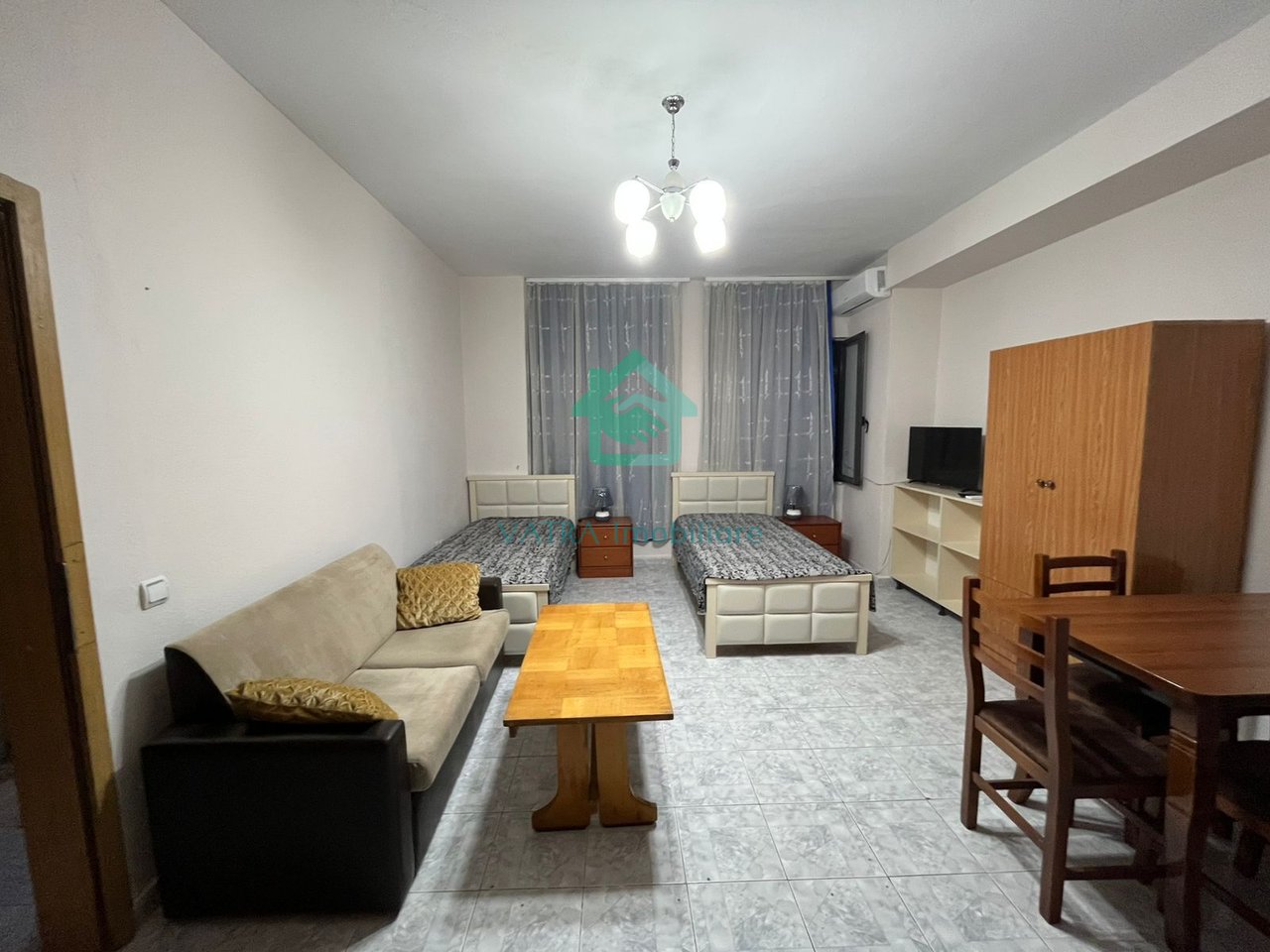 Garsoniere Me Qira në Komunën e Parisit, Tiranë - 35.000 Lekë/muaj| 40 m²
