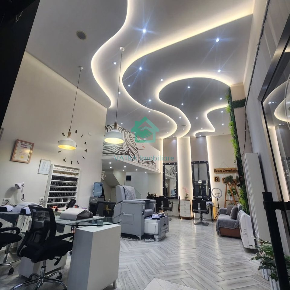 Ambient Biznesi + Post parkimi  Me Qira tek Golden Park në Rrugën e Kavajës, Tiranë - 1200€ | 60 m²