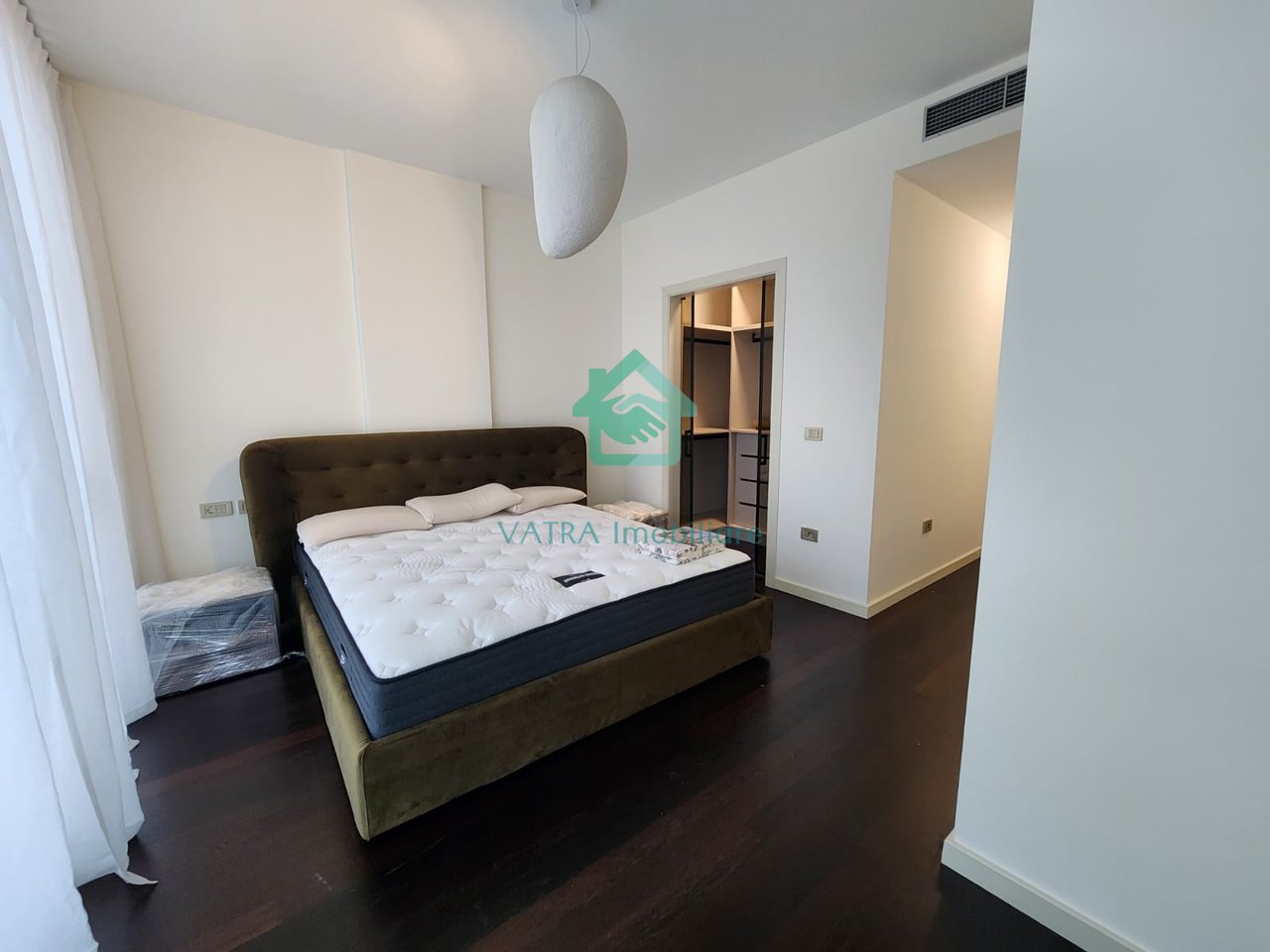Apartament luksoz 2+1+2+1 Post Parkimi Me Qira në Stadiumi Air Albania, Tiranë - 2500€ | 121 m²