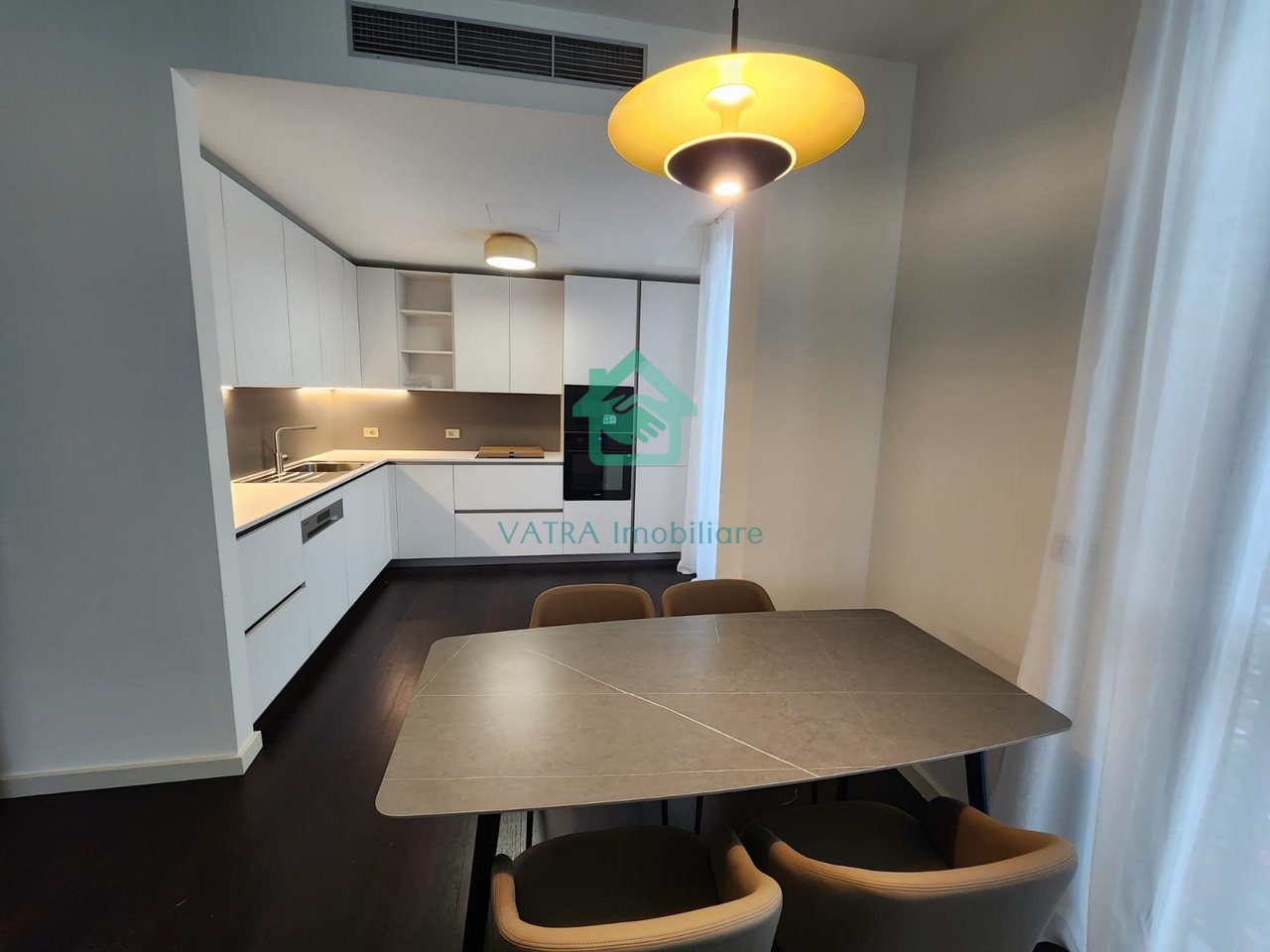 Apartament luksoz 2+1+2+1 Post Parkimi Me Qira në Stadiumi Air Albania, Tiranë - 2500€ | 121 m²