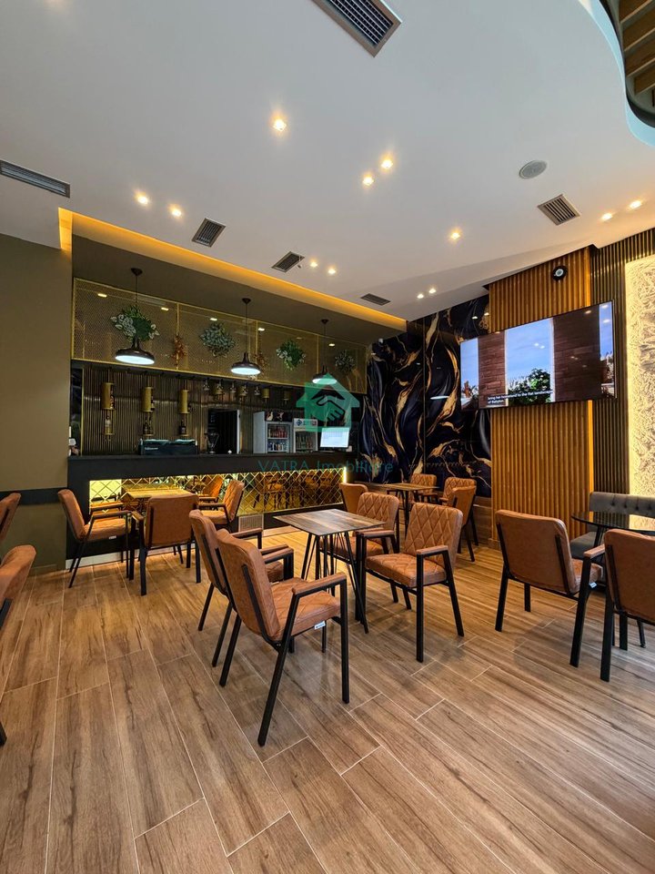 🏢✨ LOCALE IN VENDITA – VILA L, ASTIR ✨