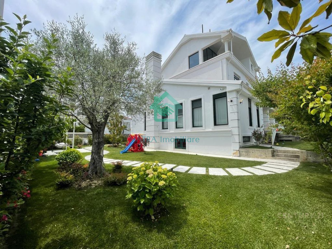 Apartament 5+1+6 tualete Me Qira në, Akacia Hill 2, Mjull - Bathore, Tiranë - 4000€ | 600 m²