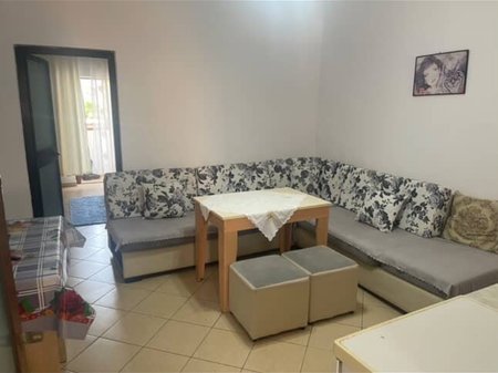 Affittasi 1+1 in via Besim Fagu Allias vicino all'Università di Medicina