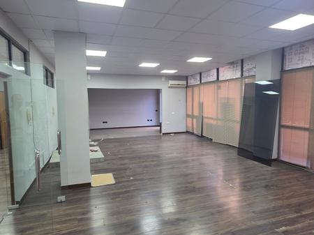 Jepet me qira Zyre 220m² prane Fakultetit te Shkencave Bulevardi Zogu i Pare