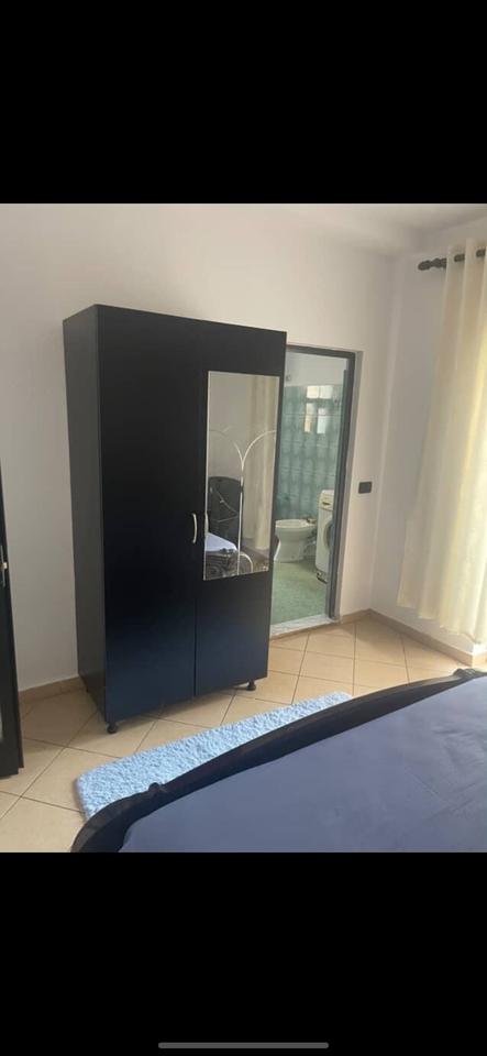 Affittasi 1+1 in via Besim Fagu Allias vicino all'Università di Medicina