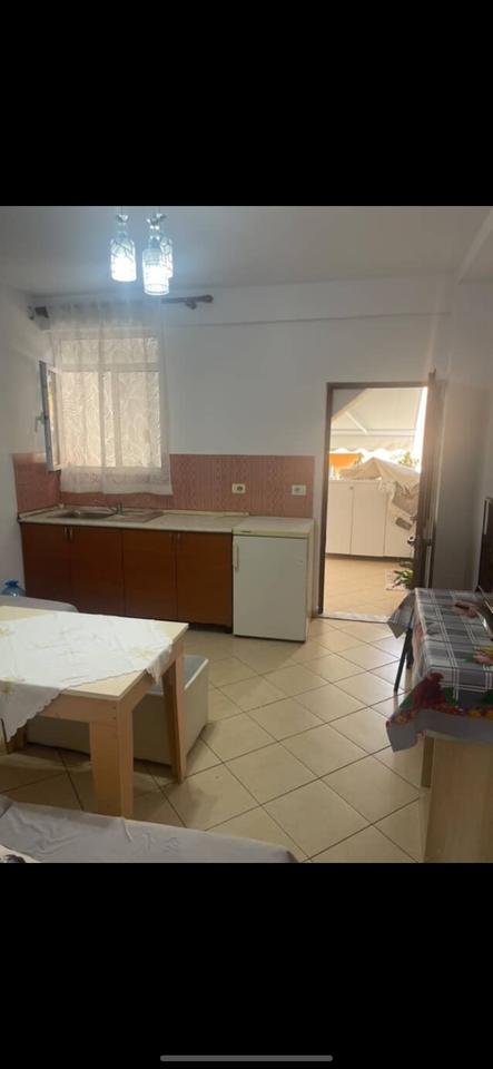 Affittasi 1+1 in via Besim Fagu Allias vicino all'Università di Medicina