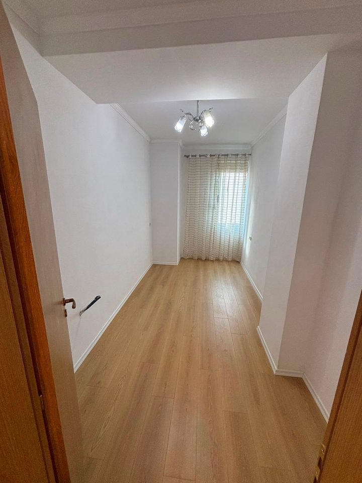 Apartment for sale 2+1 in the Fresku area/Dajti street/ 200 meters from Market Ana