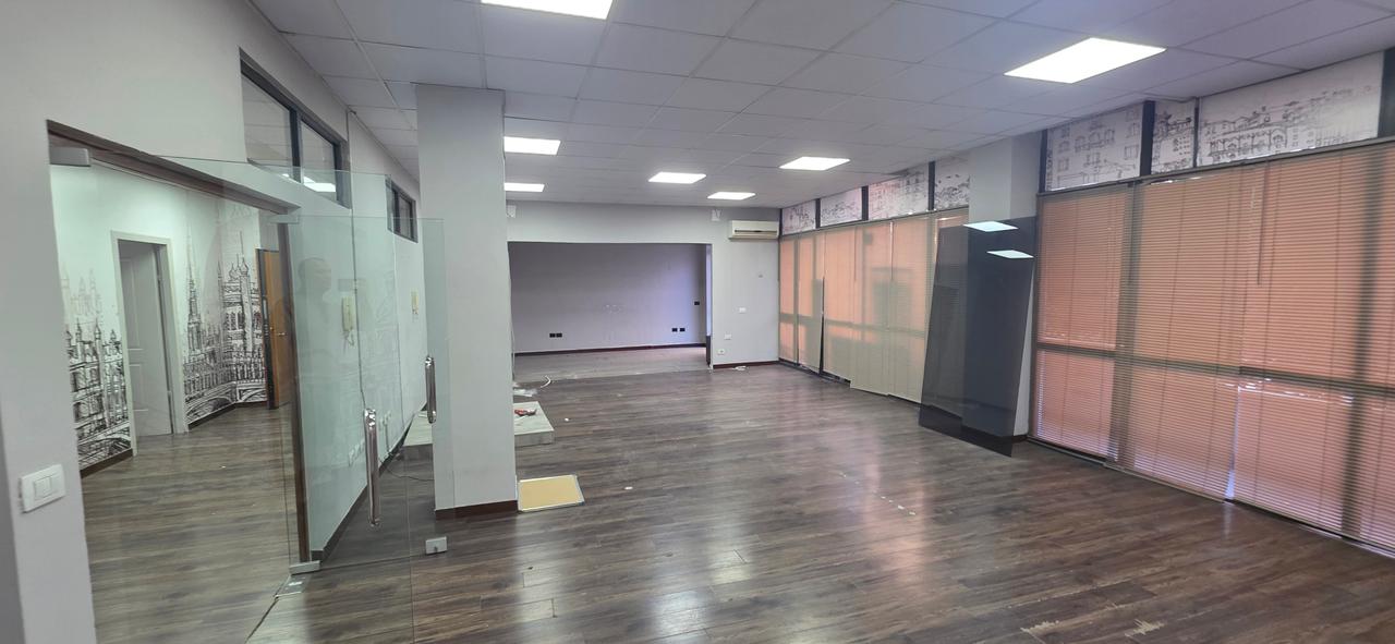 Jepet me qira Zyre 220m² prane Fakultetit te Shkencave Bulevardi Zogu i Pare
