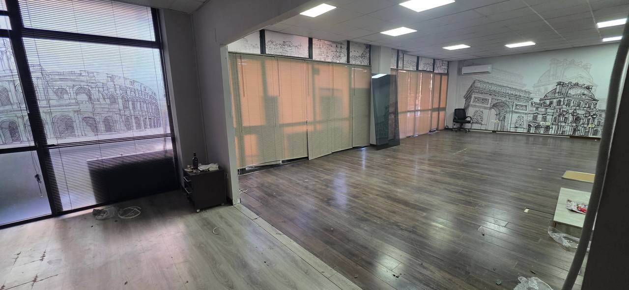 Jepet me qira Zyre 220m² prane Fakultetit te Shkencave Bulevardi Zogu i Pare
