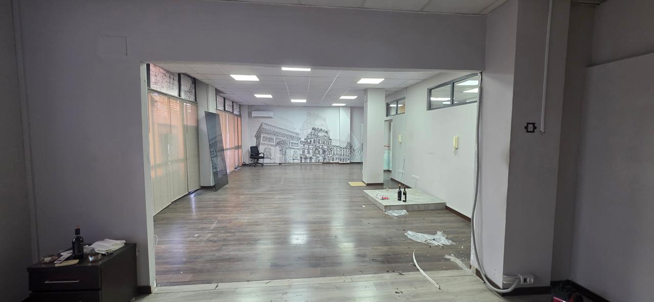 Jepet me qira Zyre 220m² prane Fakultetit te Shkencave Bulevardi Zogu i Pare