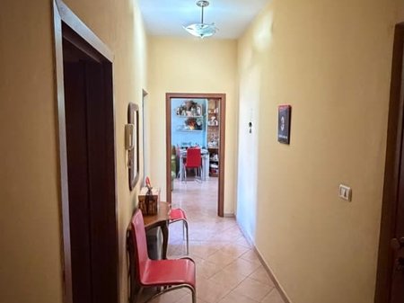 Shitet Apartament 1+1 te Komuna e Parisit/ Rrethrrotullimi