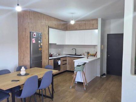 Shitet Apartament 2+1 ne Yzberisht / Rotondo Yzberishtit
