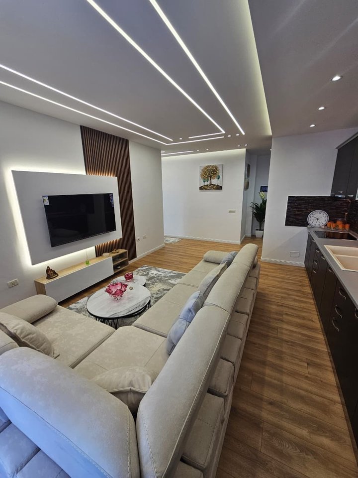 Appartamento 2+1 in vendita a Yzberisht/ Palazzi Cabej