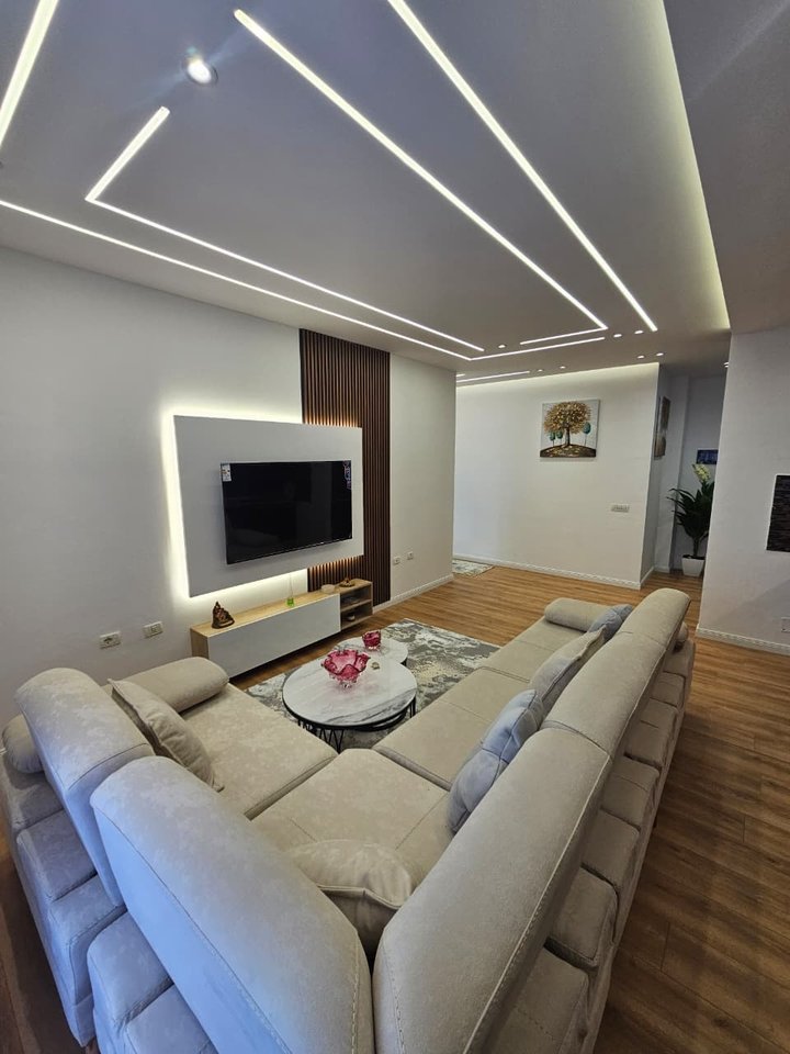 Appartamento 2+1 in vendita a Yzberisht/ Palazzi Cabej