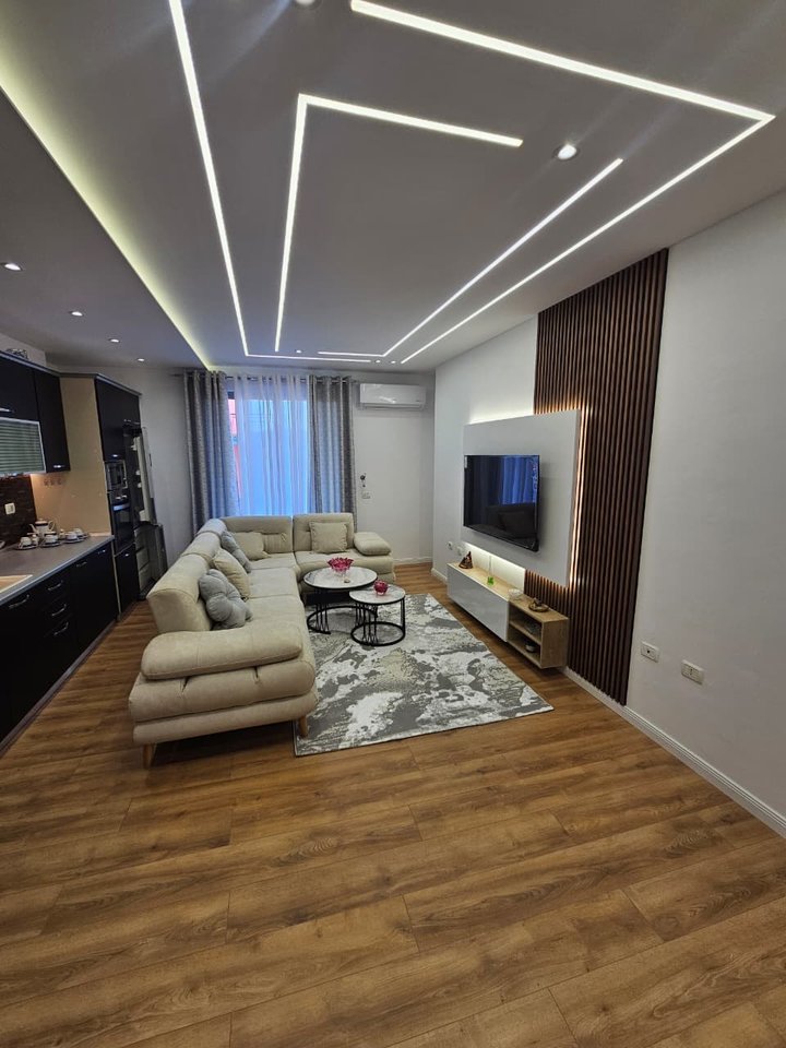 Appartamento 2+1 in vendita a Yzberisht/ Palazzi Cabej