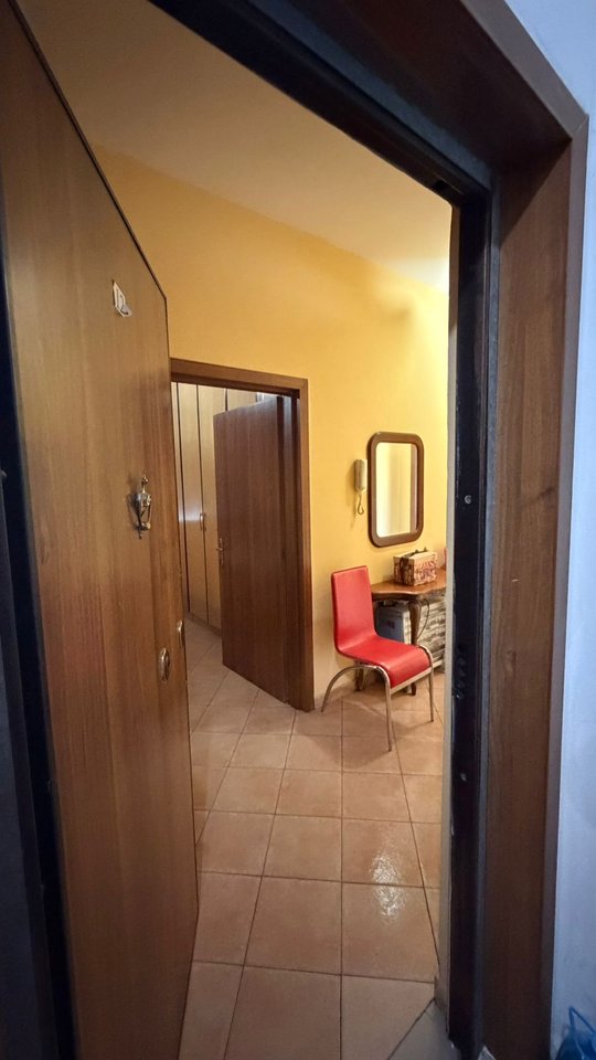 Shitet Apartament 1+1 te Komuna e Parisit/ Rrethrrotullimi
