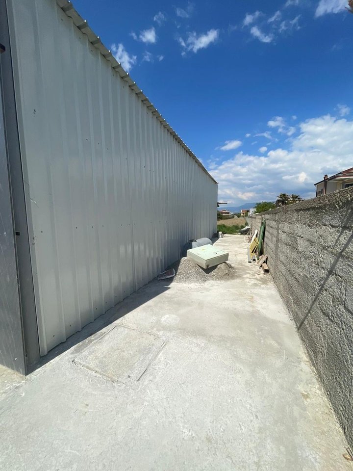 Capannone in affitto a Laknas / Vicino a Rinas